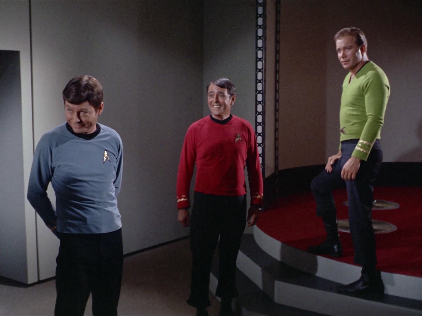 ariane179254_StarTrek_2x14_WolfInTheFold_3299.jpg