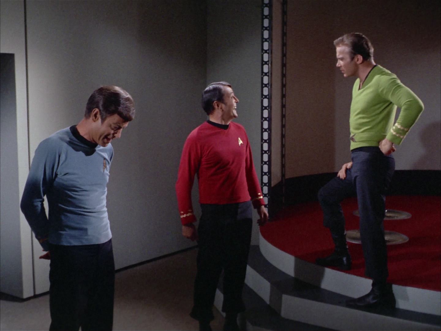 ariane179254_StarTrek_2x14_WolfInTheFold_3304.jpg