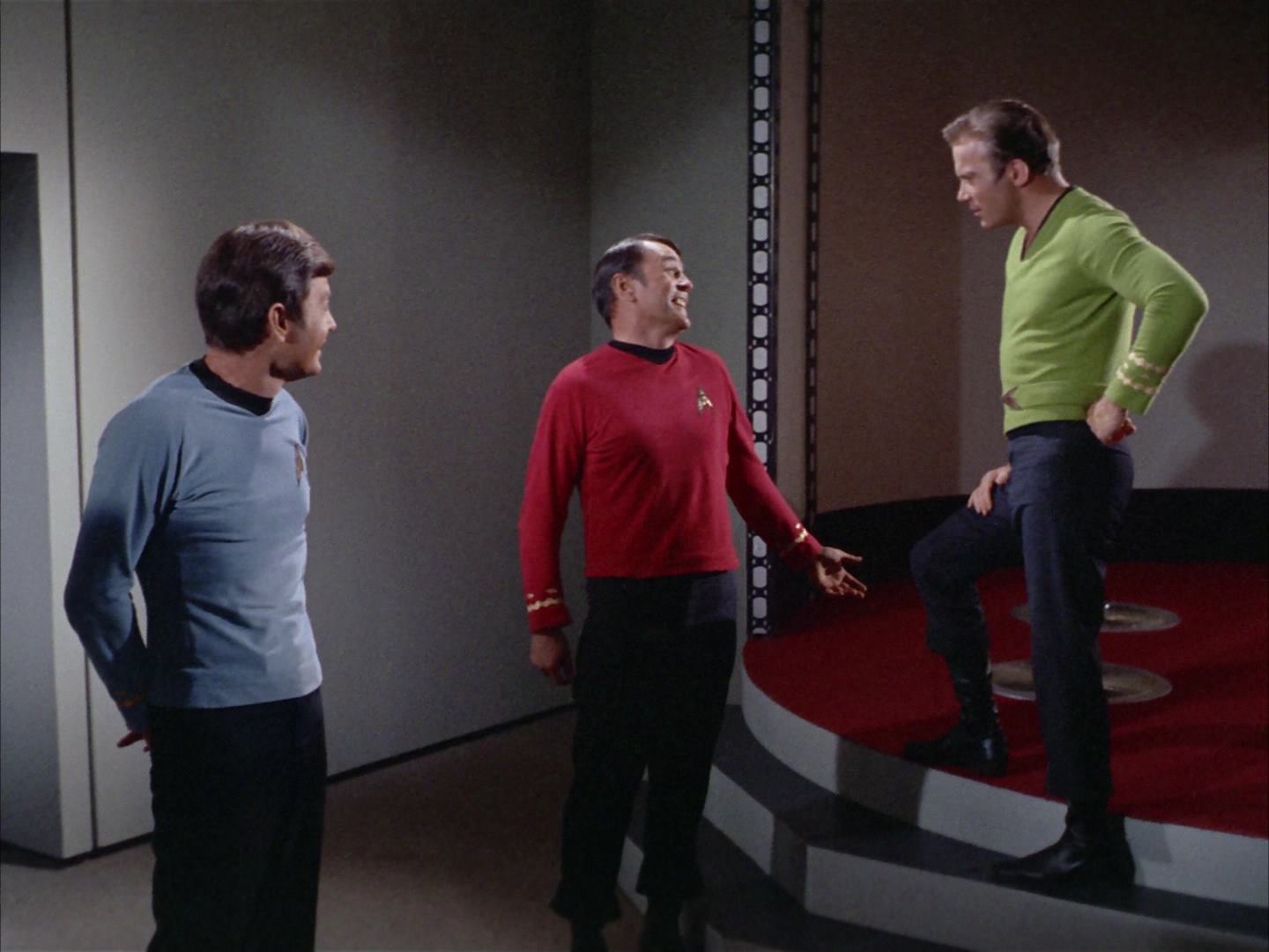 ariane179254_StarTrek_2x14_WolfInTheFold_3308.jpg