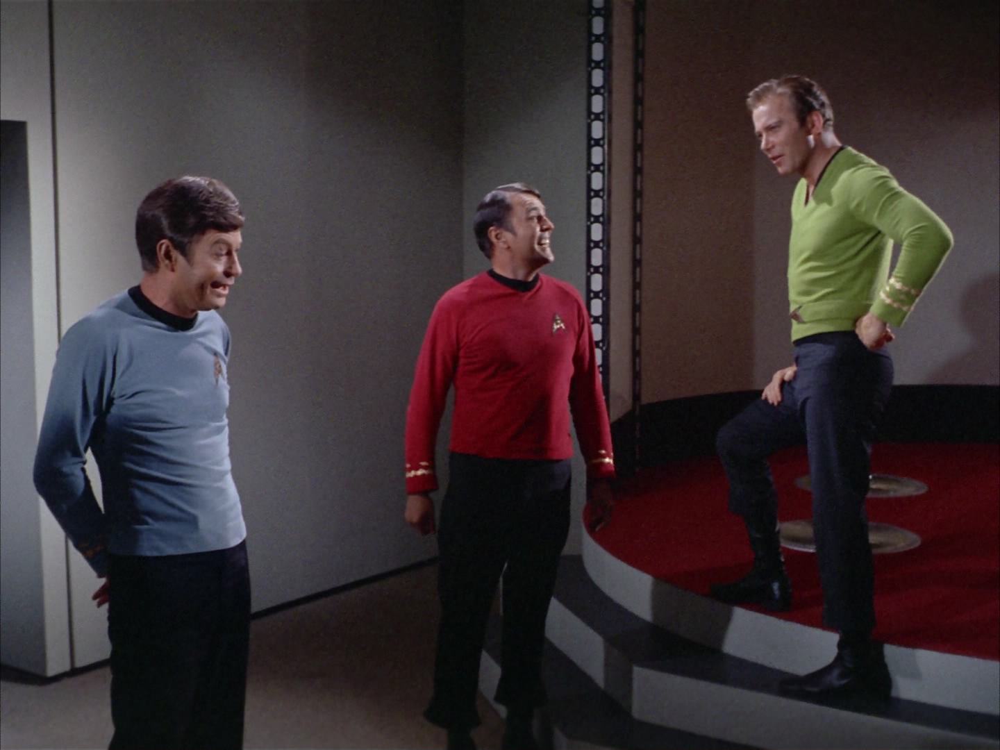 ariane179254_StarTrek_2x14_WolfInTheFold_3313.jpg
