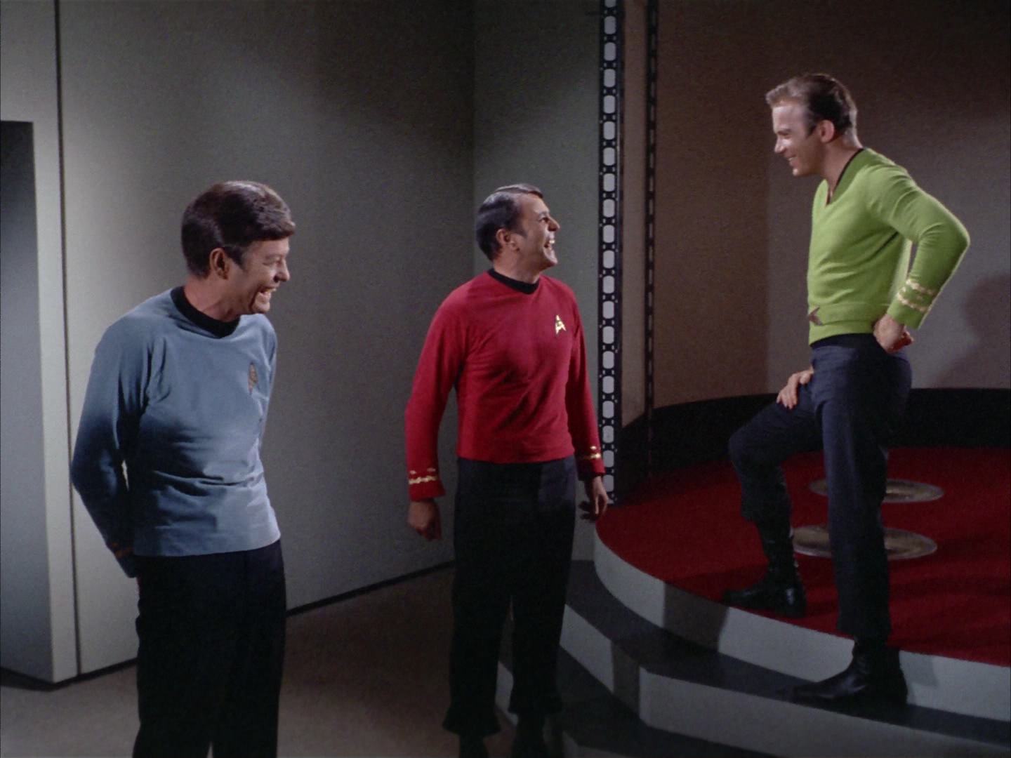 ariane179254_StarTrek_2x14_WolfInTheFold_3321.jpg