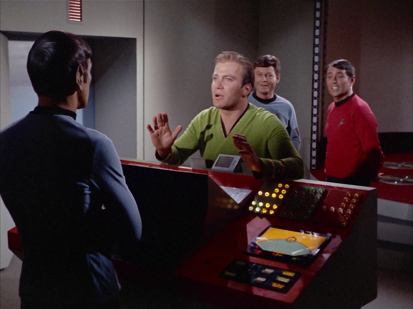 ariane179254_StarTrek_2x14_WolfInTheFold_3340.jpg