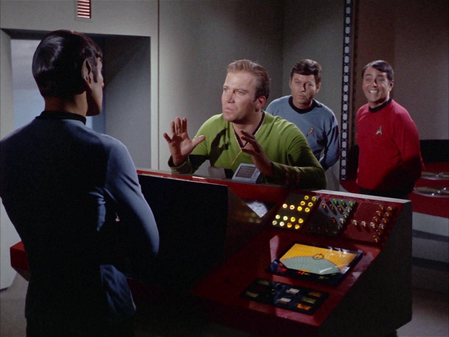 ariane179254_StarTrek_2x14_WolfInTheFold_3358.jpg