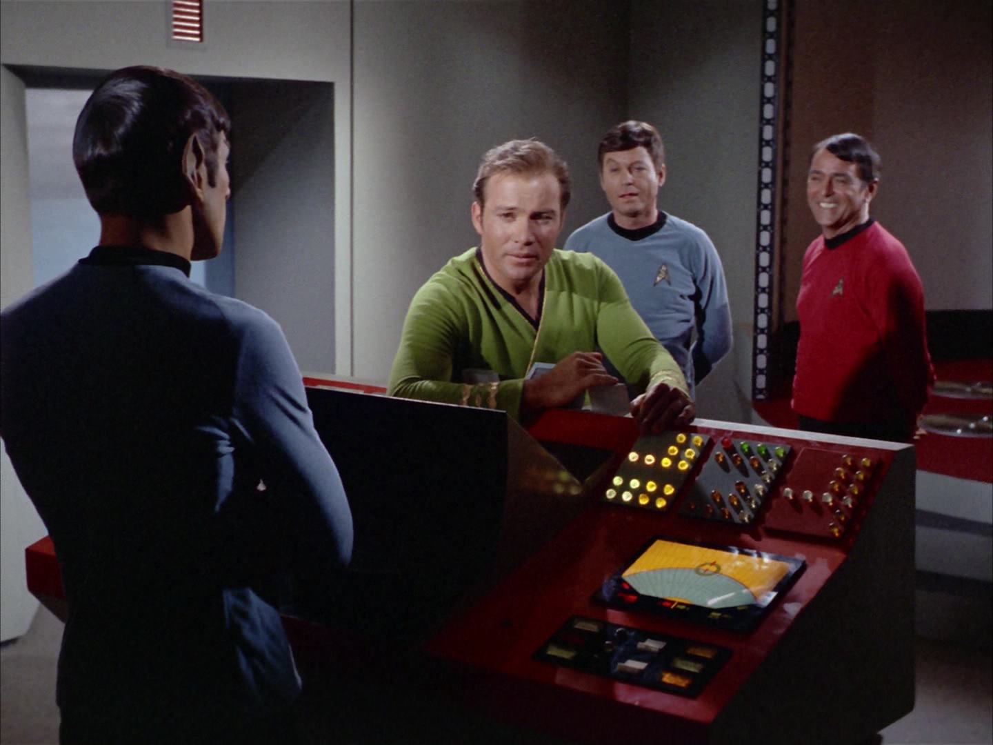 ariane179254_StarTrek_2x14_WolfInTheFold_3365.jpg