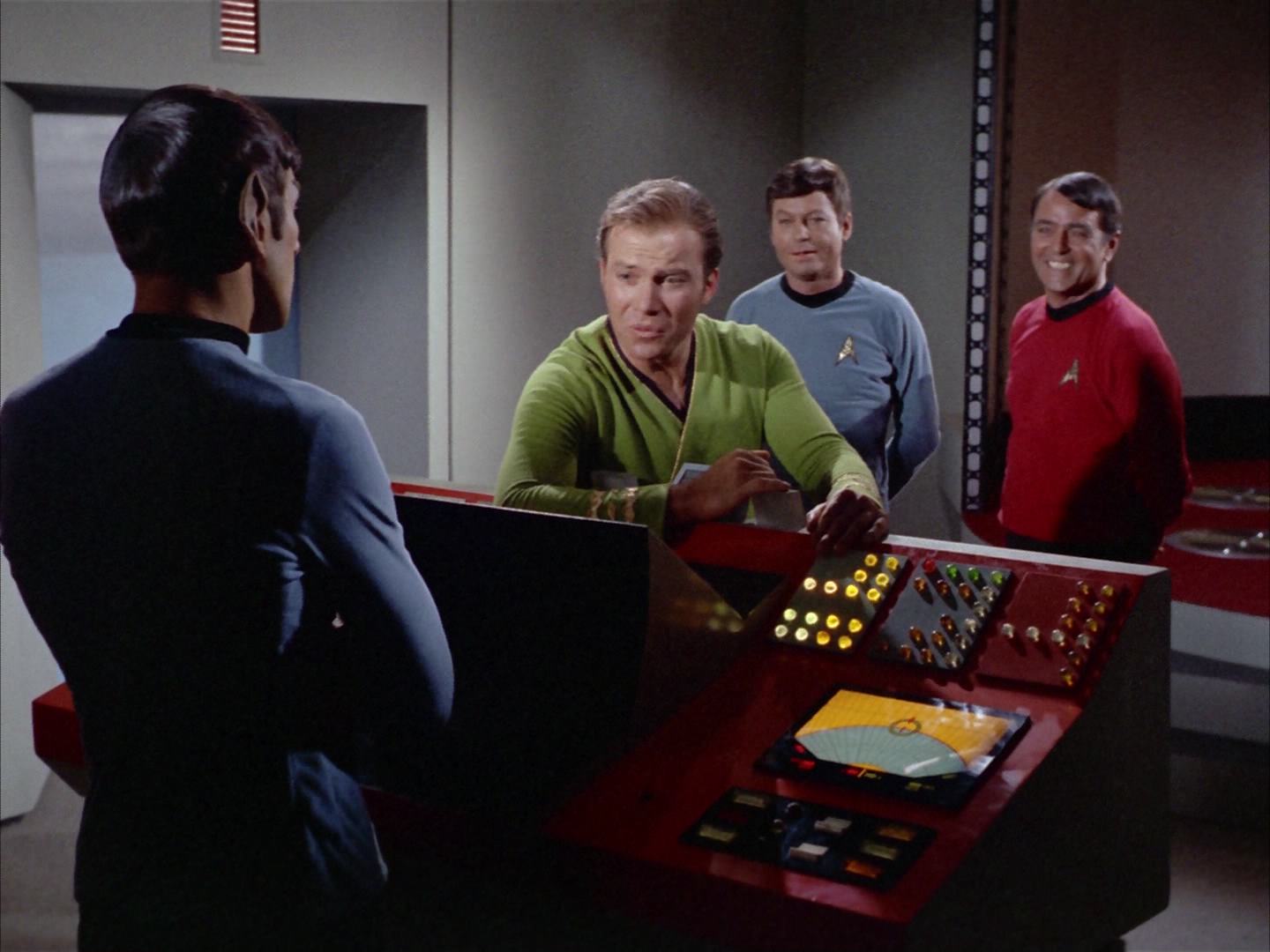 ariane179254_StarTrek_2x14_WolfInTheFold_3366.jpg