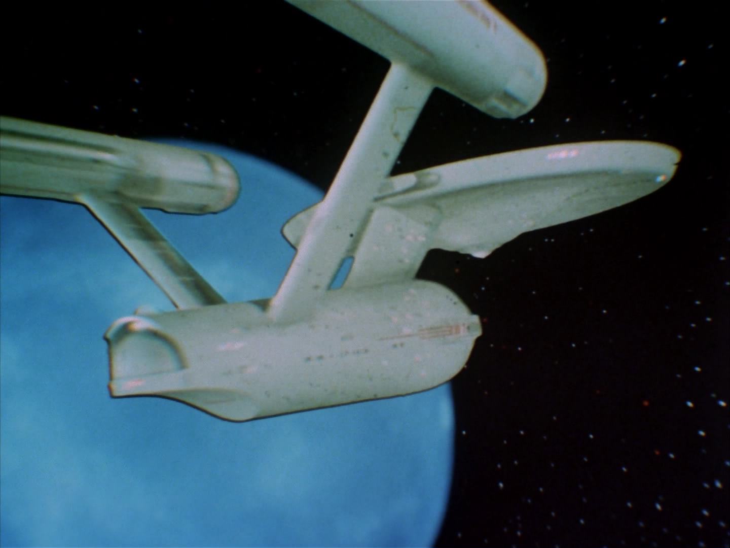 ariane179254_StarTrek_2x14_WolfInTheFold_3385.jpg