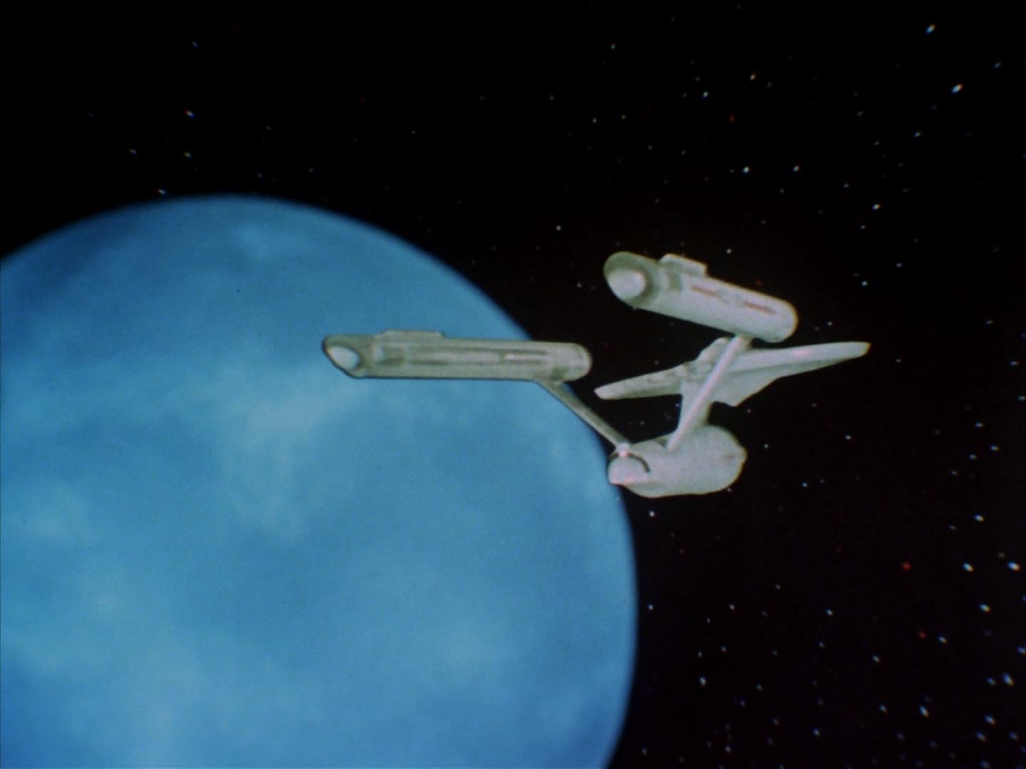 ariane179254_StarTrek_2x14_WolfInTheFold_3389.jpg