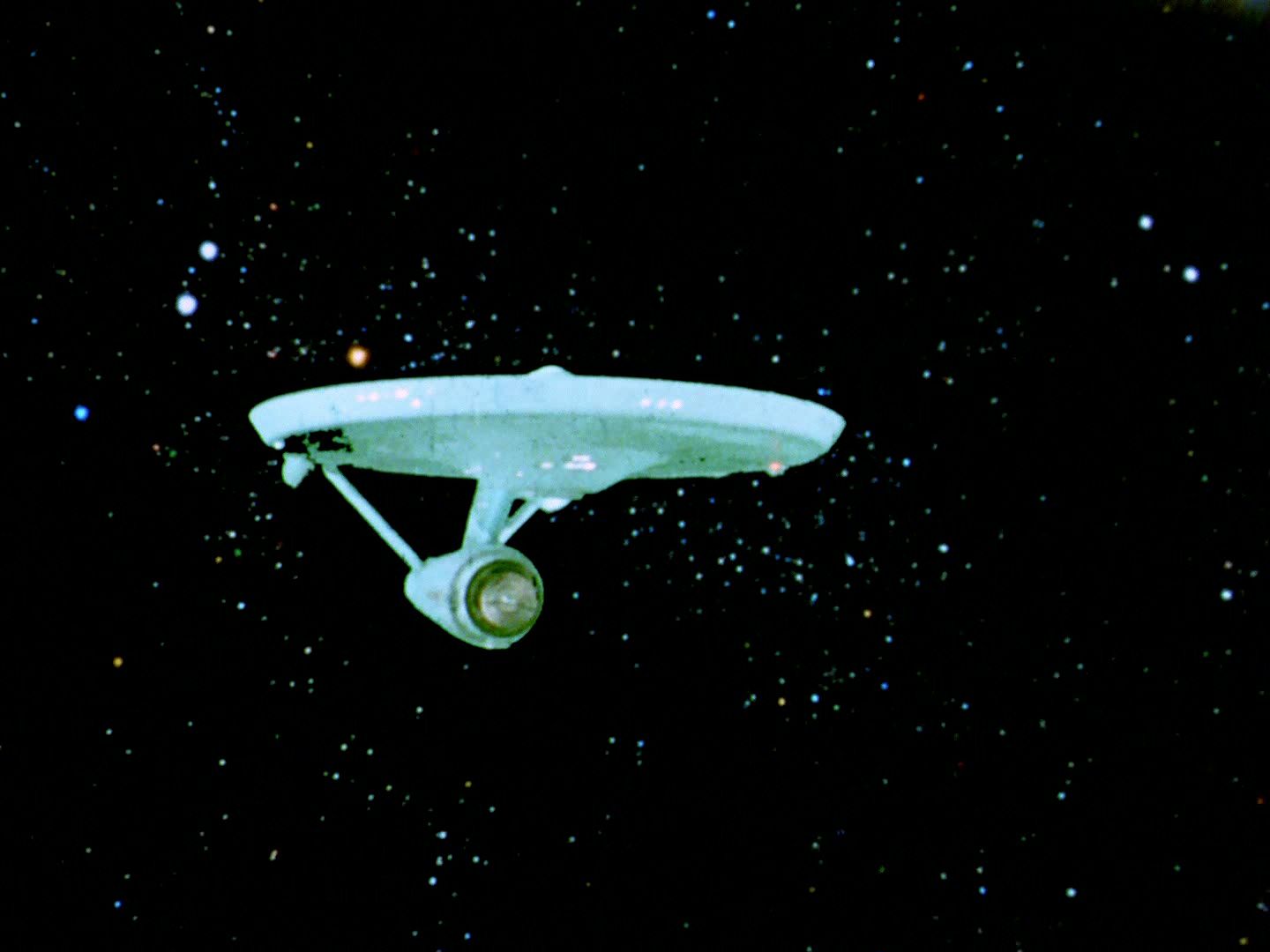 ariane179254_StarTrek_2x15_TheTroubleWithTribbles_0006.jpg