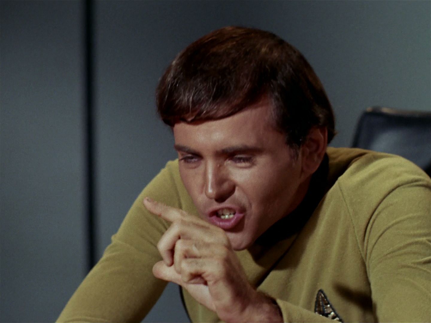 ariane179254_StarTrek_2x15_TheTroubleWithTribbles_0016.jpg