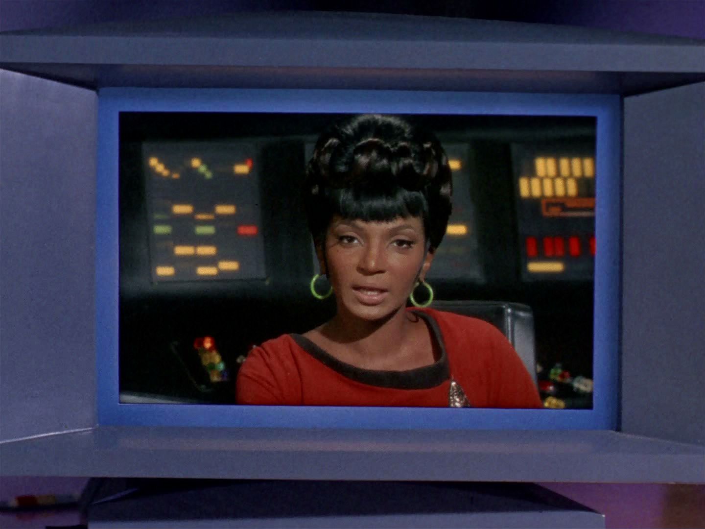 ariane179254_StarTrek_2x15_TheTroubleWithTribbles_0056.jpg