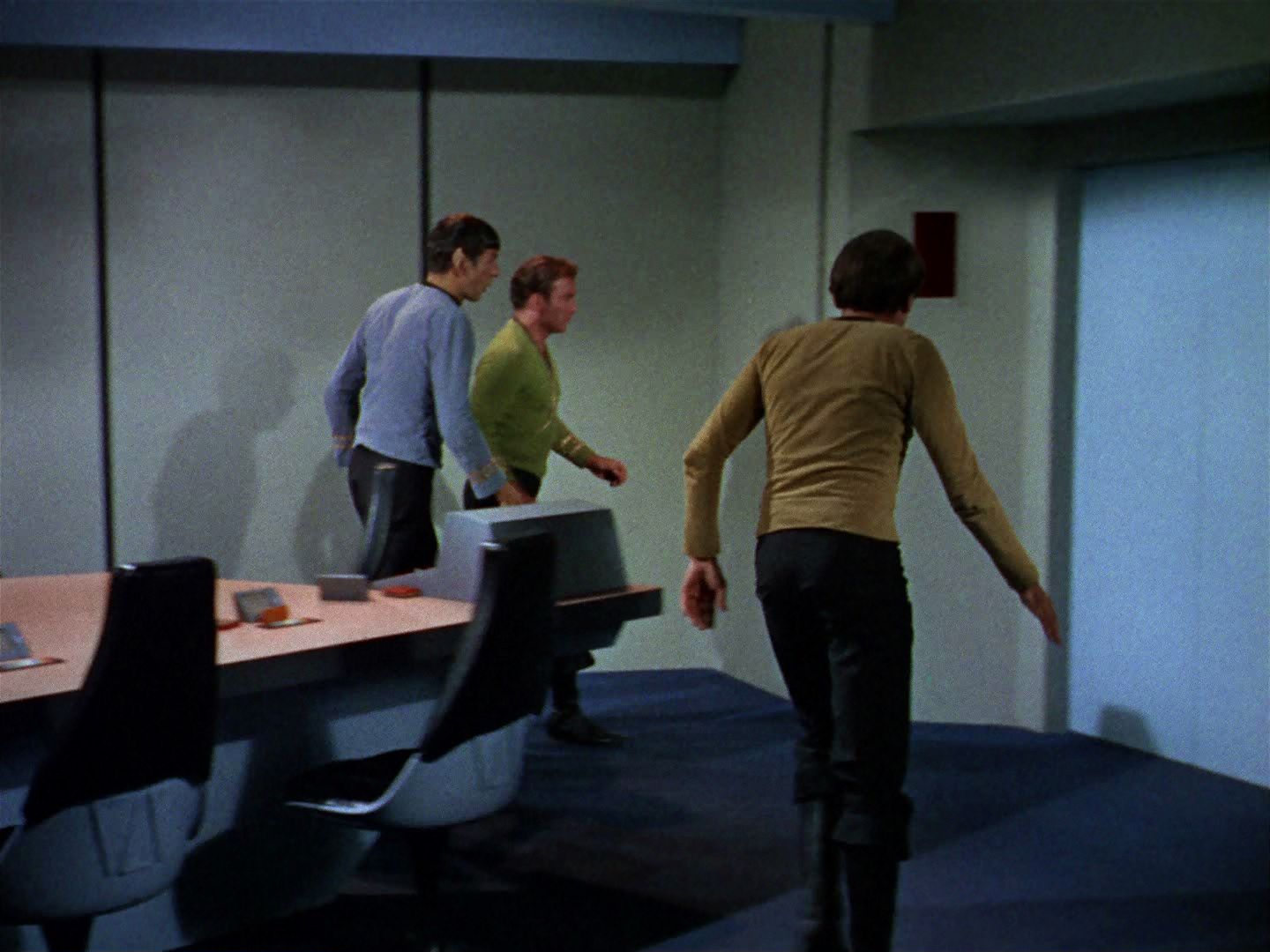 ariane179254_StarTrek_2x15_TheTroubleWithTribbles_0059.jpg