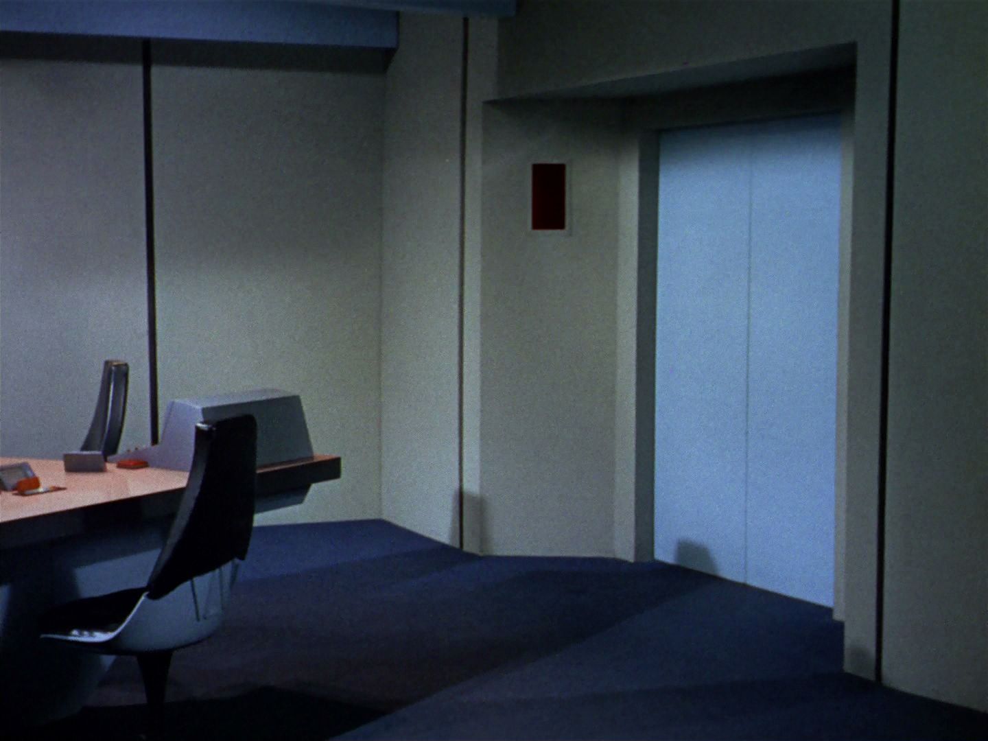 ariane179254_StarTrek_2x15_TheTroubleWithTribbles_0061.jpg