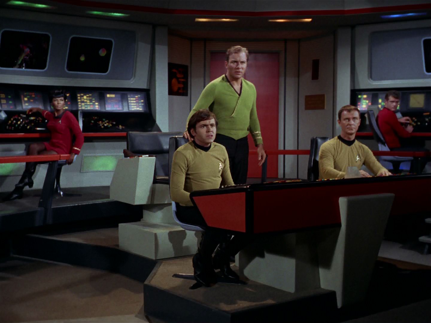 ariane179254_StarTrek_2x15_TheTroubleWithTribbles_0084.jpg