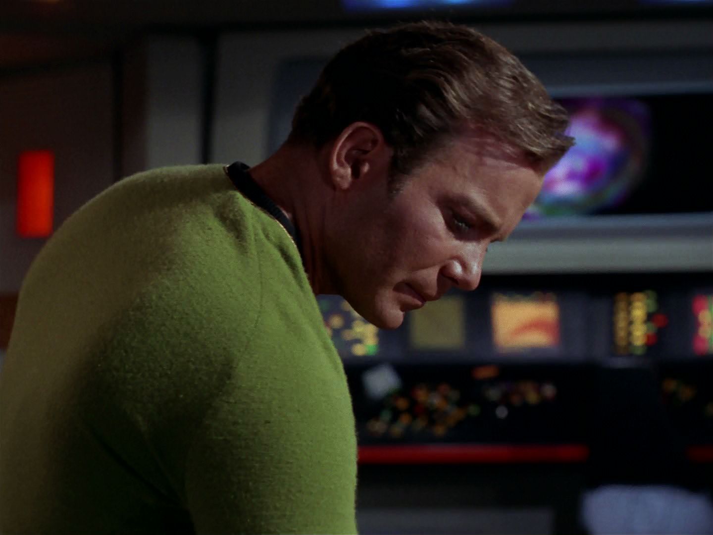 ariane179254_StarTrek_2x15_TheTroubleWithTribbles_0086.jpg