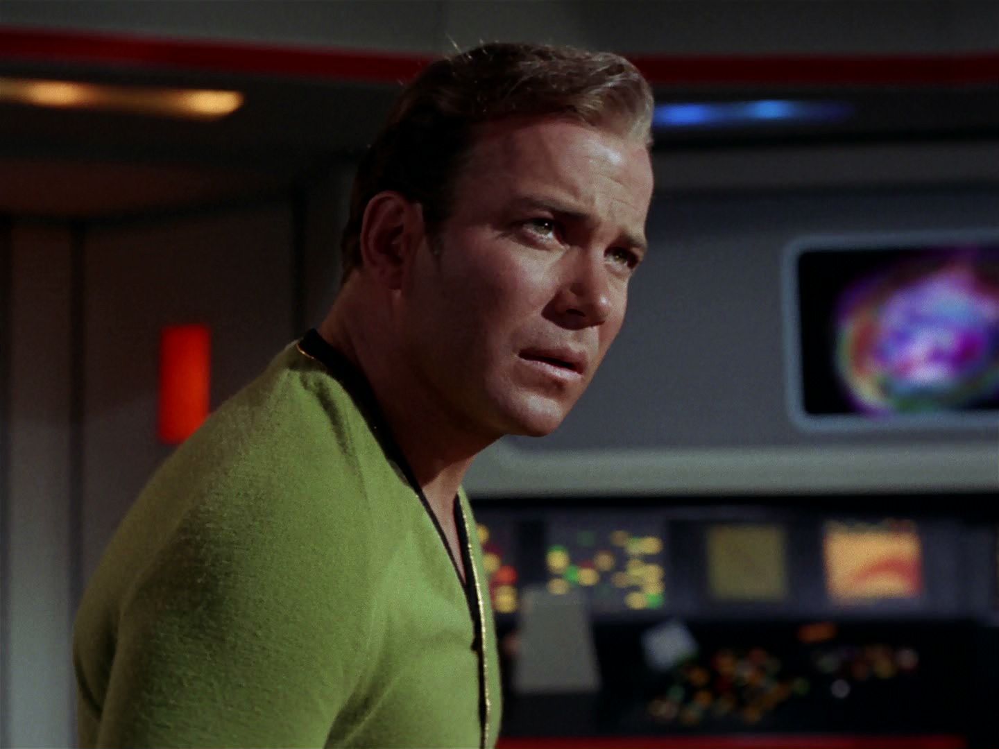 ariane179254_StarTrek_2x15_TheTroubleWithTribbles_0087.jpg