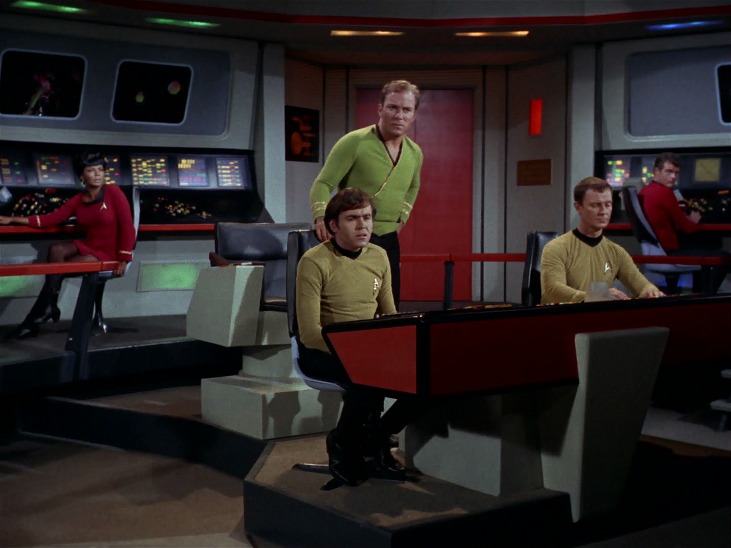 ariane179254_StarTrek_2x15_TheTroubleWithTribbles_0089.jpg