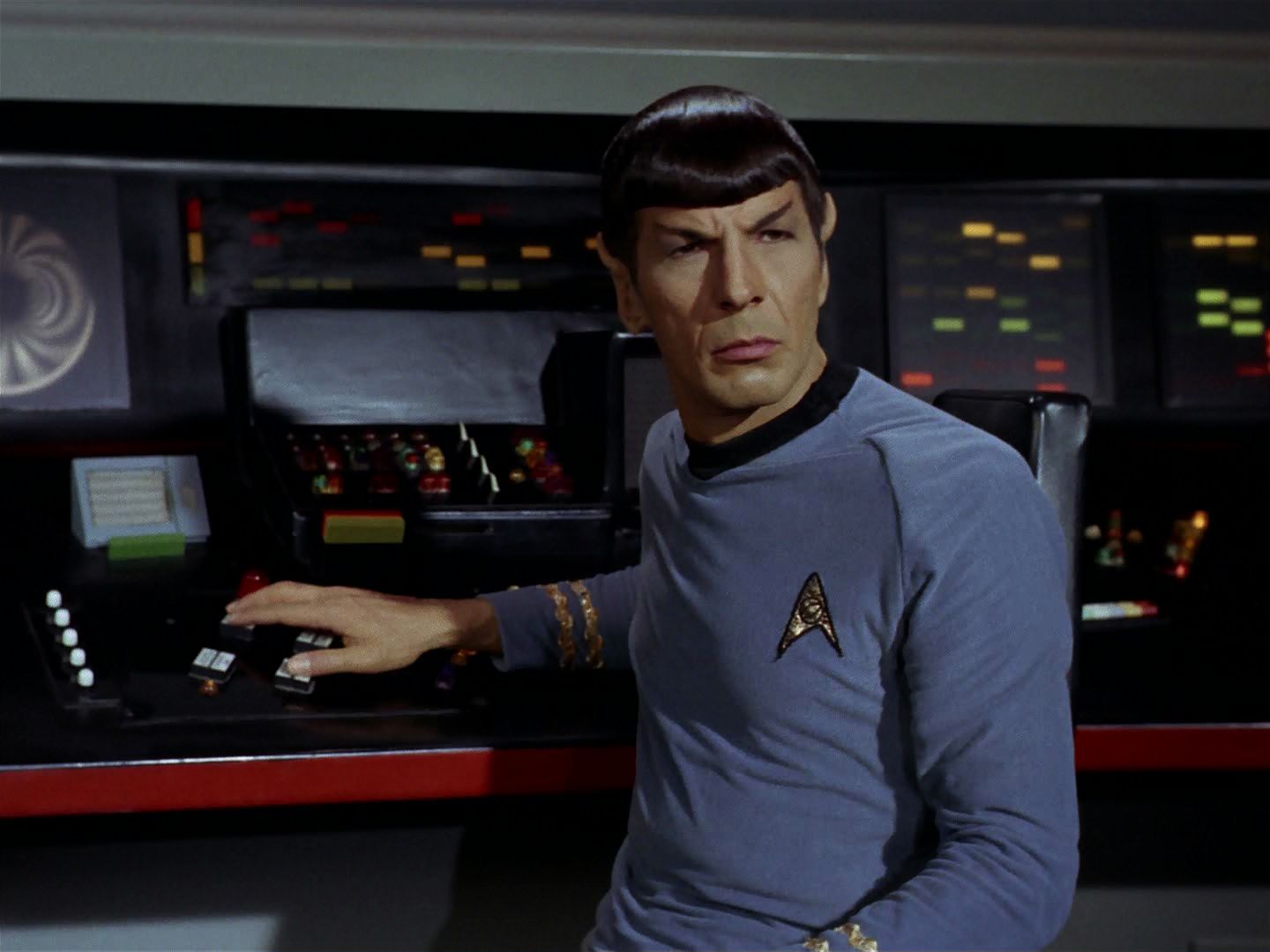 ariane179254_StarTrek_2x15_TheTroubleWithTribbles_0095.jpg