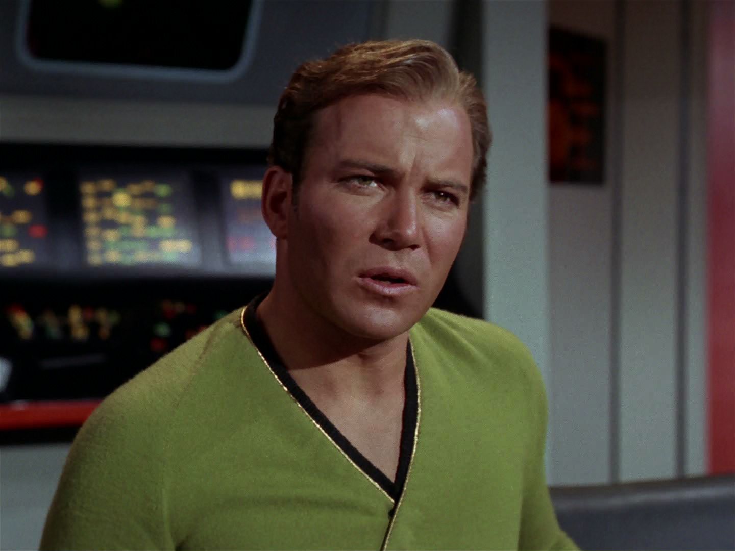 ariane179254_StarTrek_2x15_TheTroubleWithTribbles_0097.jpg