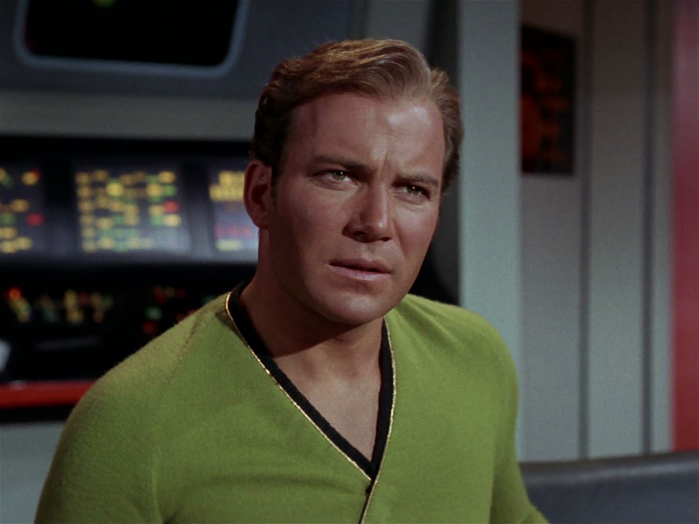 ariane179254_StarTrek_2x15_TheTroubleWithTribbles_0098.jpg