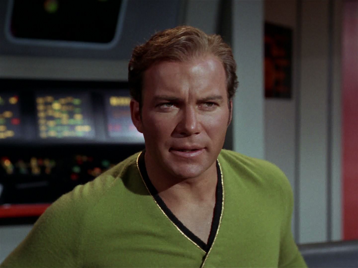 ariane179254_StarTrek_2x15_TheTroubleWithTribbles_0100.jpg