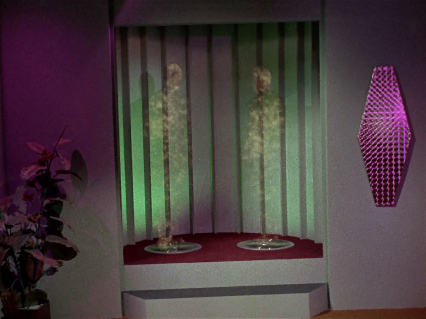 ariane179254_StarTrek_2x15_TheTroubleWithTribbles_0107.jpg