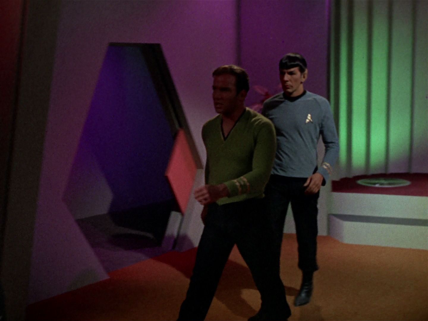 ariane179254_StarTrek_2x15_TheTroubleWithTribbles_0113.jpg