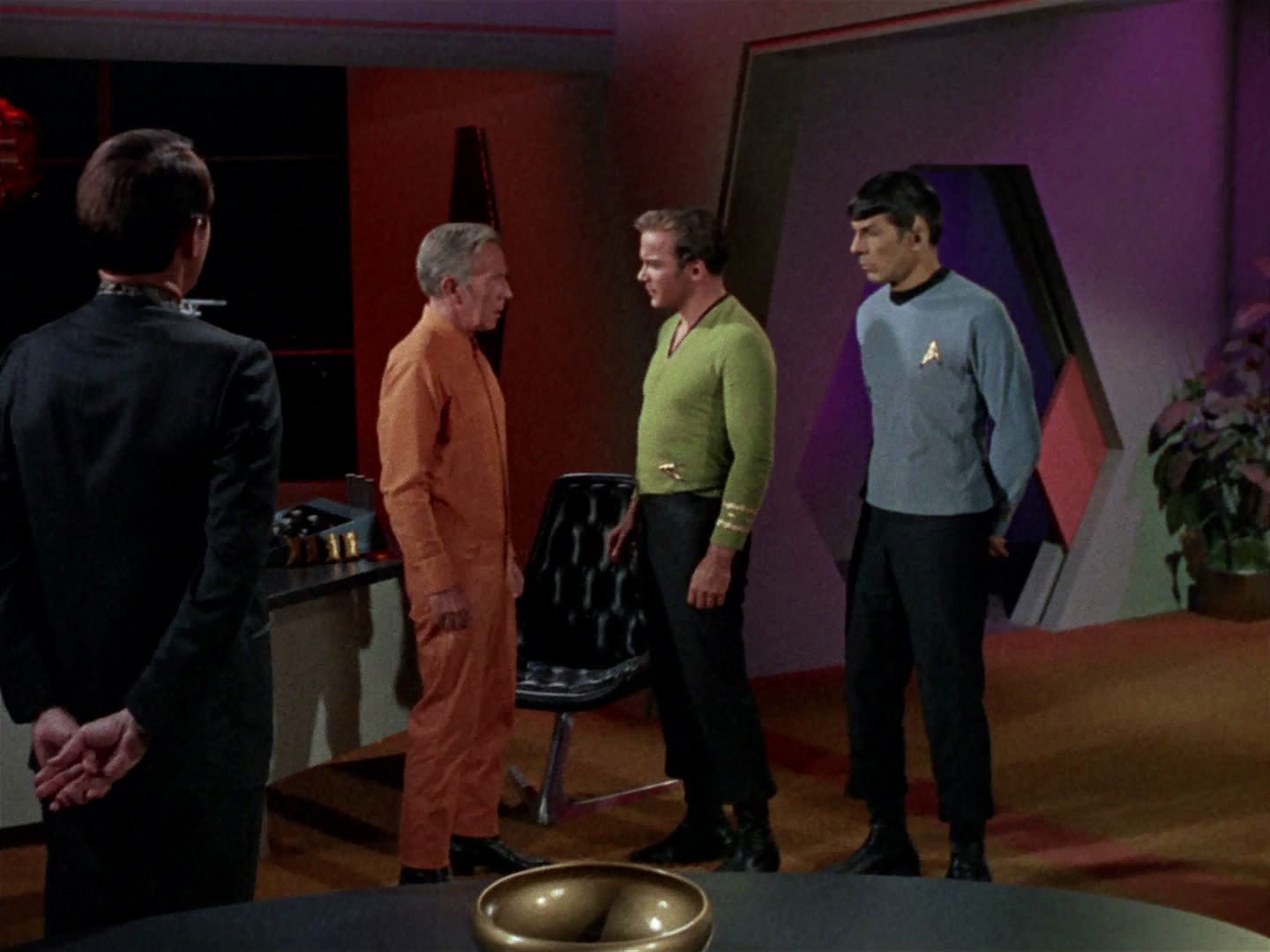 ariane179254_StarTrek_2x15_TheTroubleWithTribbles_0116.jpg