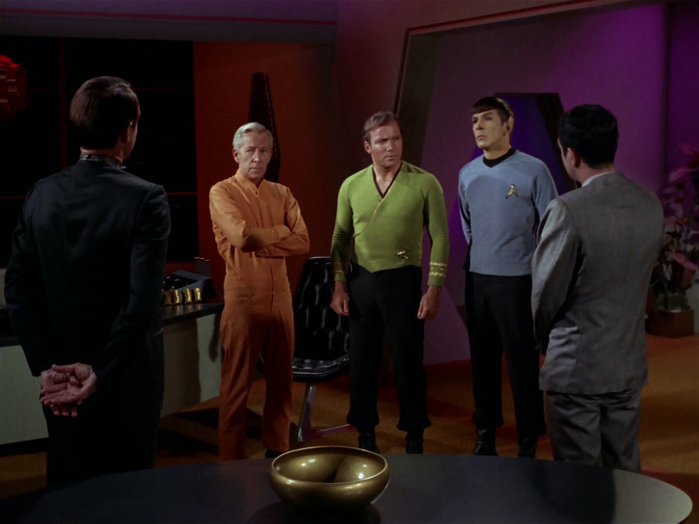 ariane179254_StarTrek_2x15_TheTroubleWithTribbles_0135.jpg