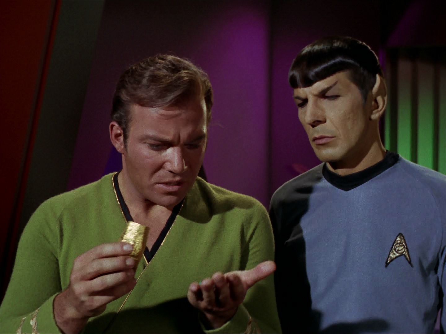 ariane179254_StarTrek_2x15_TheTroubleWithTribbles_0151.jpg
