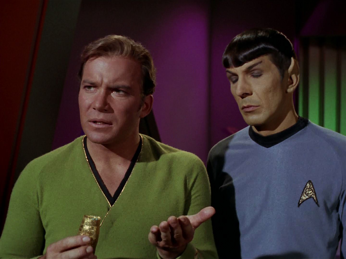 ariane179254_StarTrek_2x15_TheTroubleWithTribbles_0152.jpg