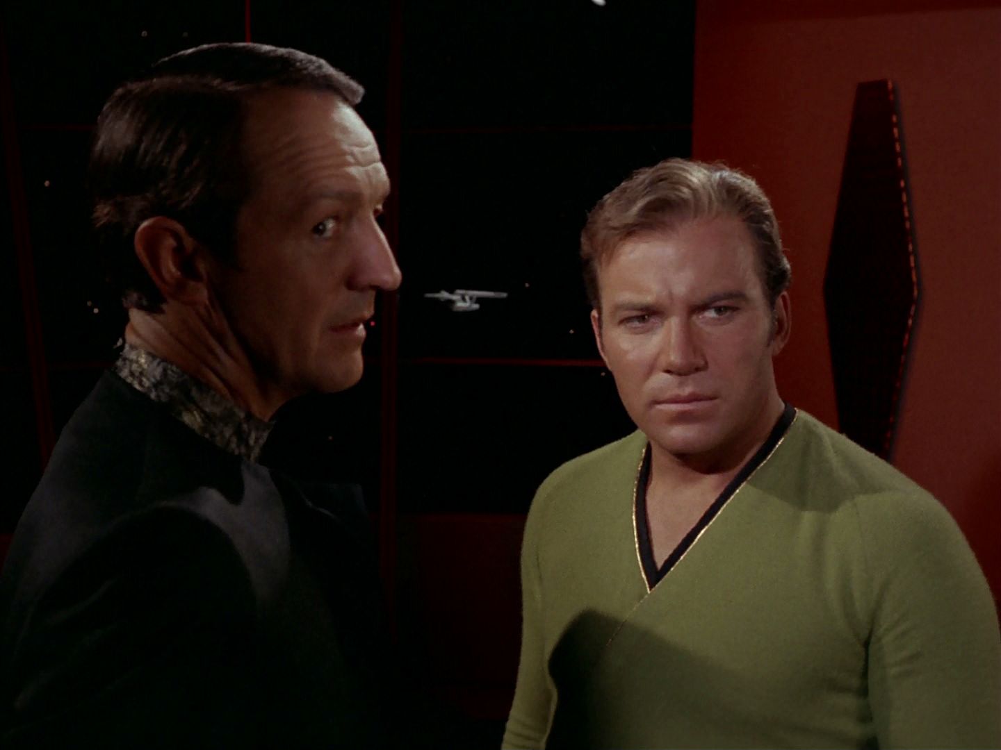 ariane179254_StarTrek_2x15_TheTroubleWithTribbles_0183.jpg
