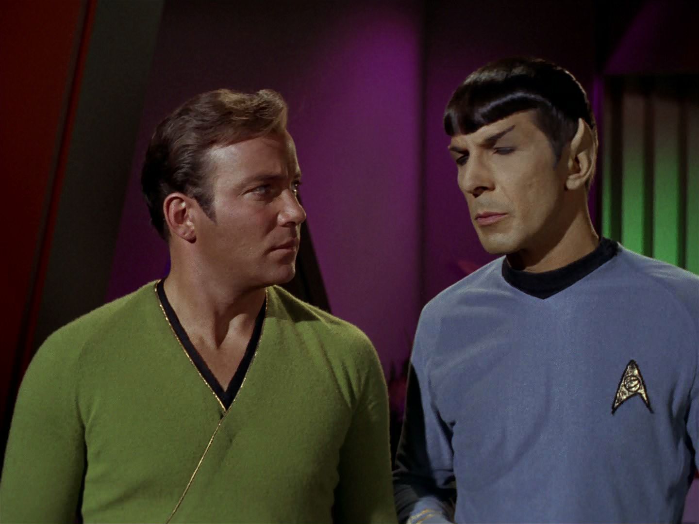 ariane179254_StarTrek_2x15_TheTroubleWithTribbles_0194.jpg