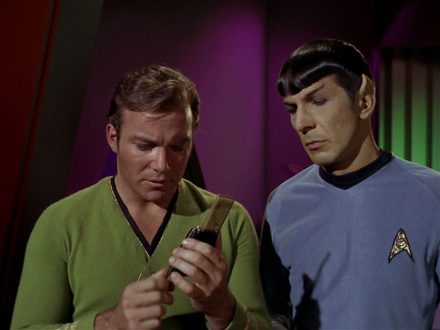ariane179254_StarTrek_2x15_TheTroubleWithTribbles_0202.jpg