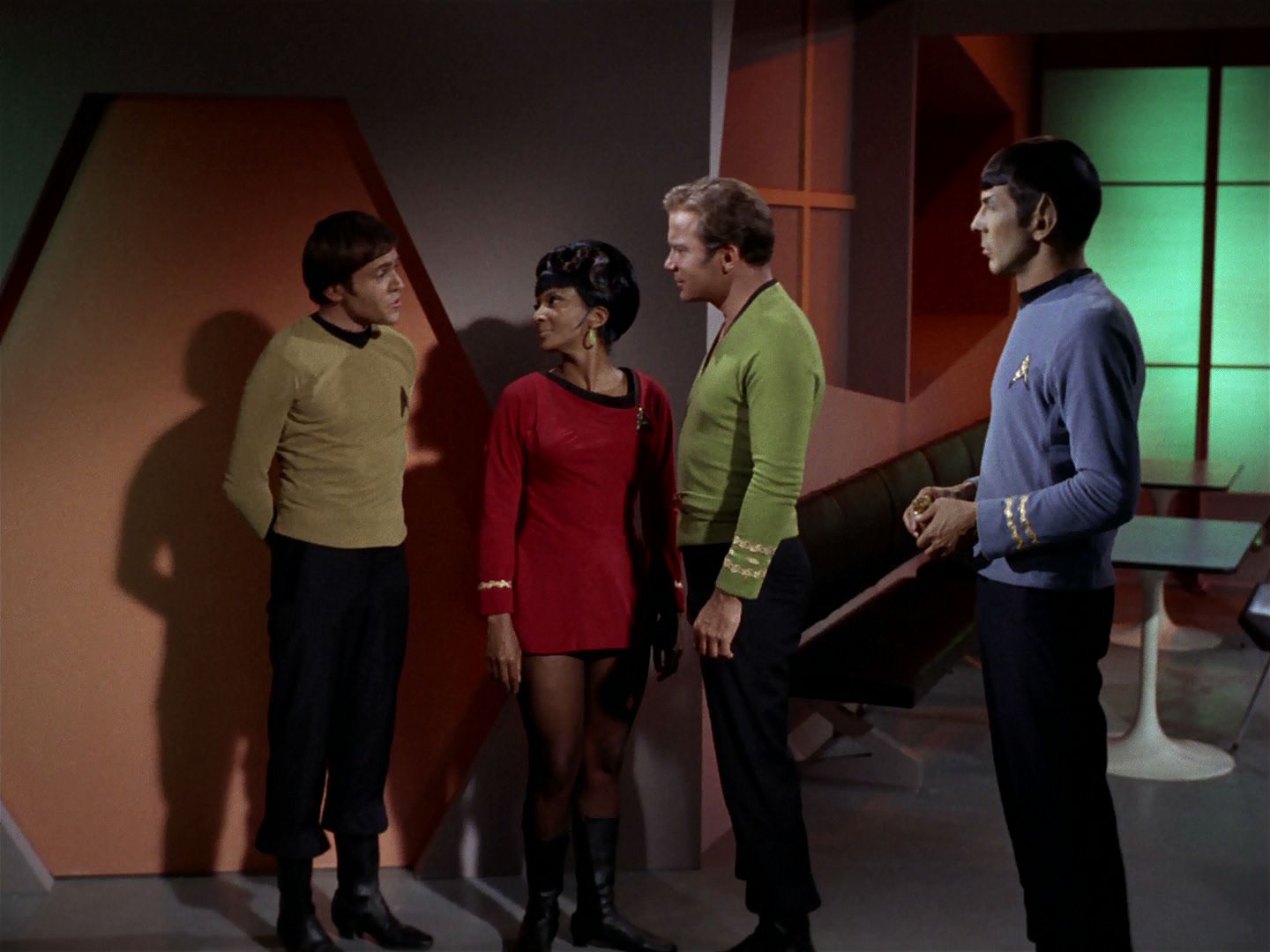 ariane179254_StarTrek_2x15_TheTroubleWithTribbles_0231.jpg