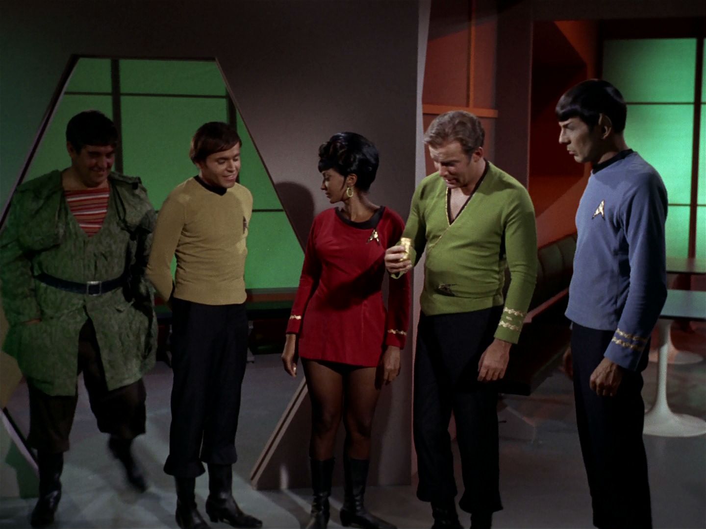 ariane179254_StarTrek_2x15_TheTroubleWithTribbles_0232.jpg