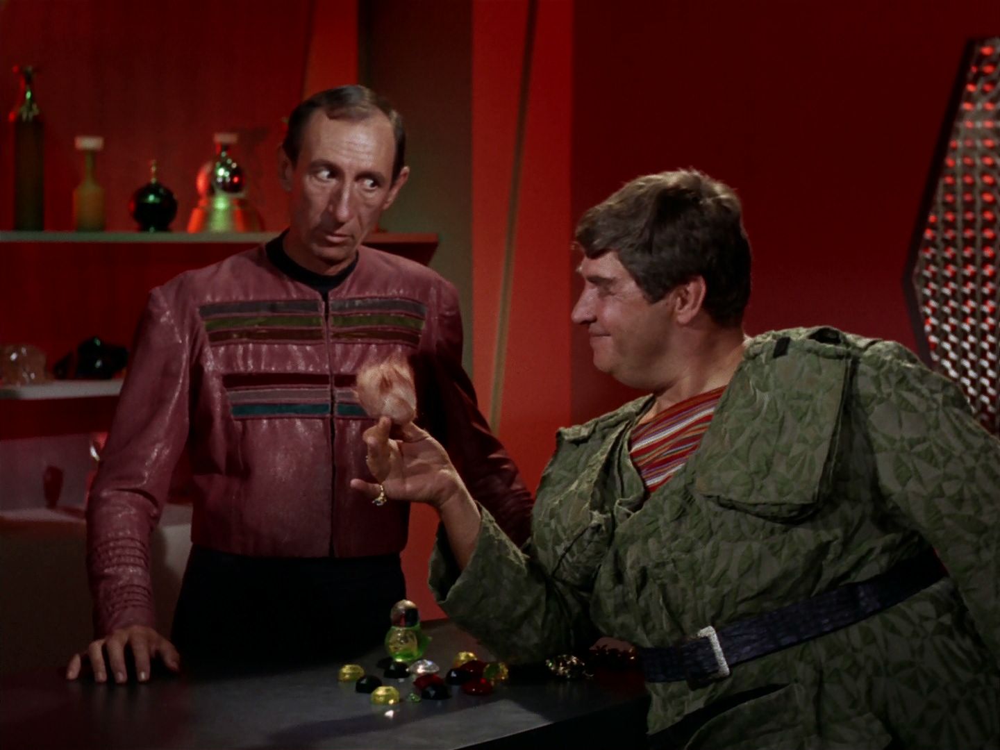 ariane179254_StarTrek_2x15_TheTroubleWithTribbles_0259.jpg