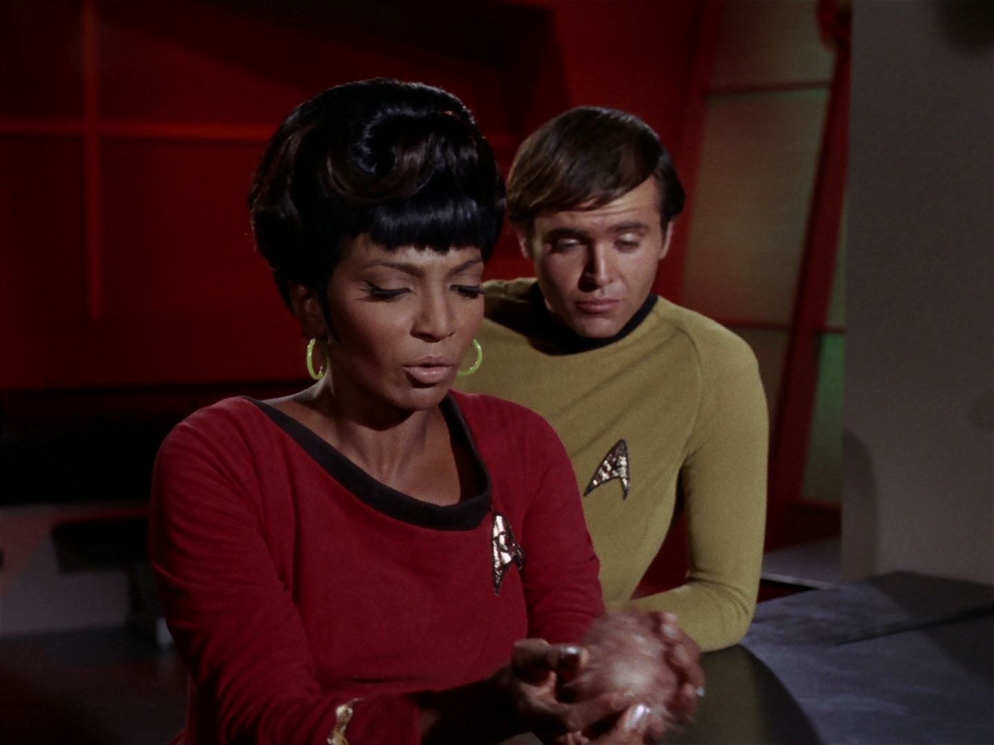 ariane179254_StarTrek_2x15_TheTroubleWithTribbles_0262.jpg
