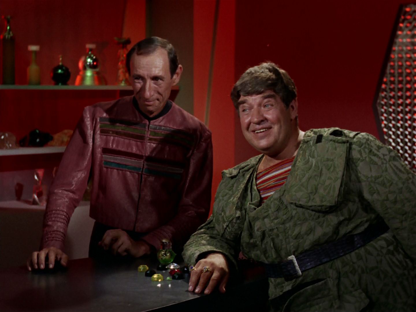 ariane179254_StarTrek_2x15_TheTroubleWithTribbles_0278.jpg