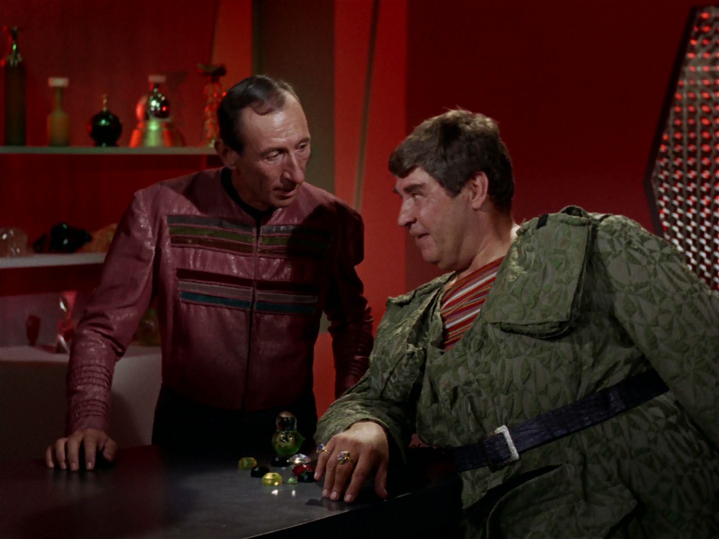 ariane179254_StarTrek_2x15_TheTroubleWithTribbles_0281.jpg
