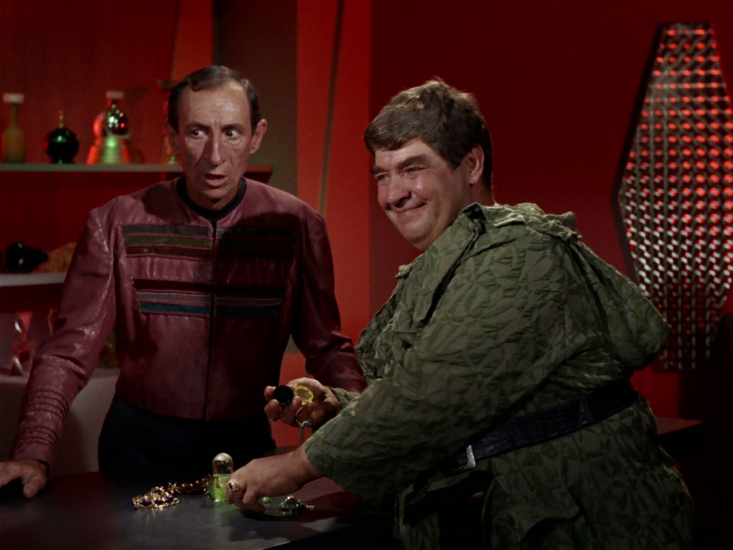 ariane179254_StarTrek_2x15_TheTroubleWithTribbles_0298.jpg