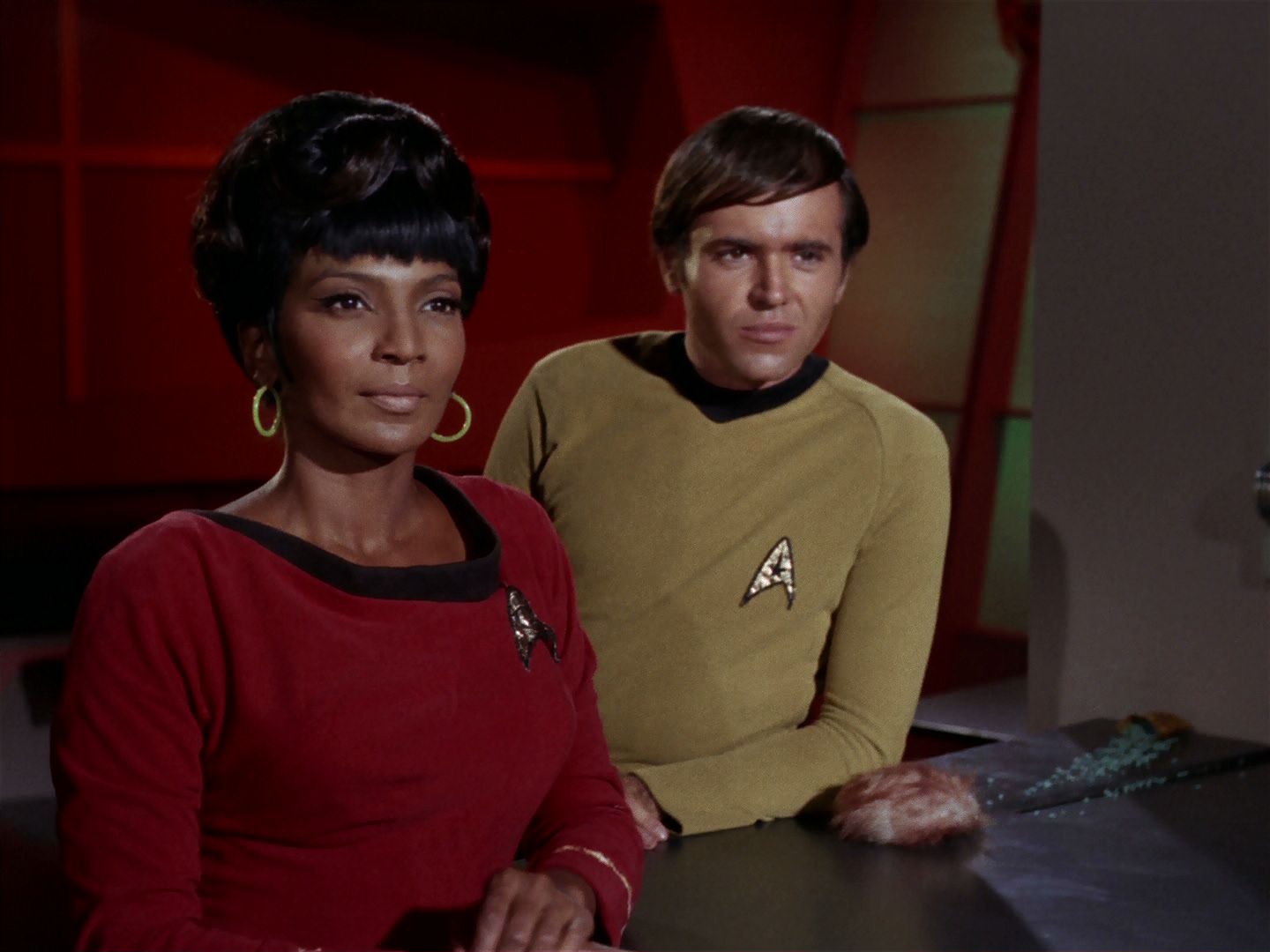 ariane179254_StarTrek_2x15_TheTroubleWithTribbles_0302.jpg