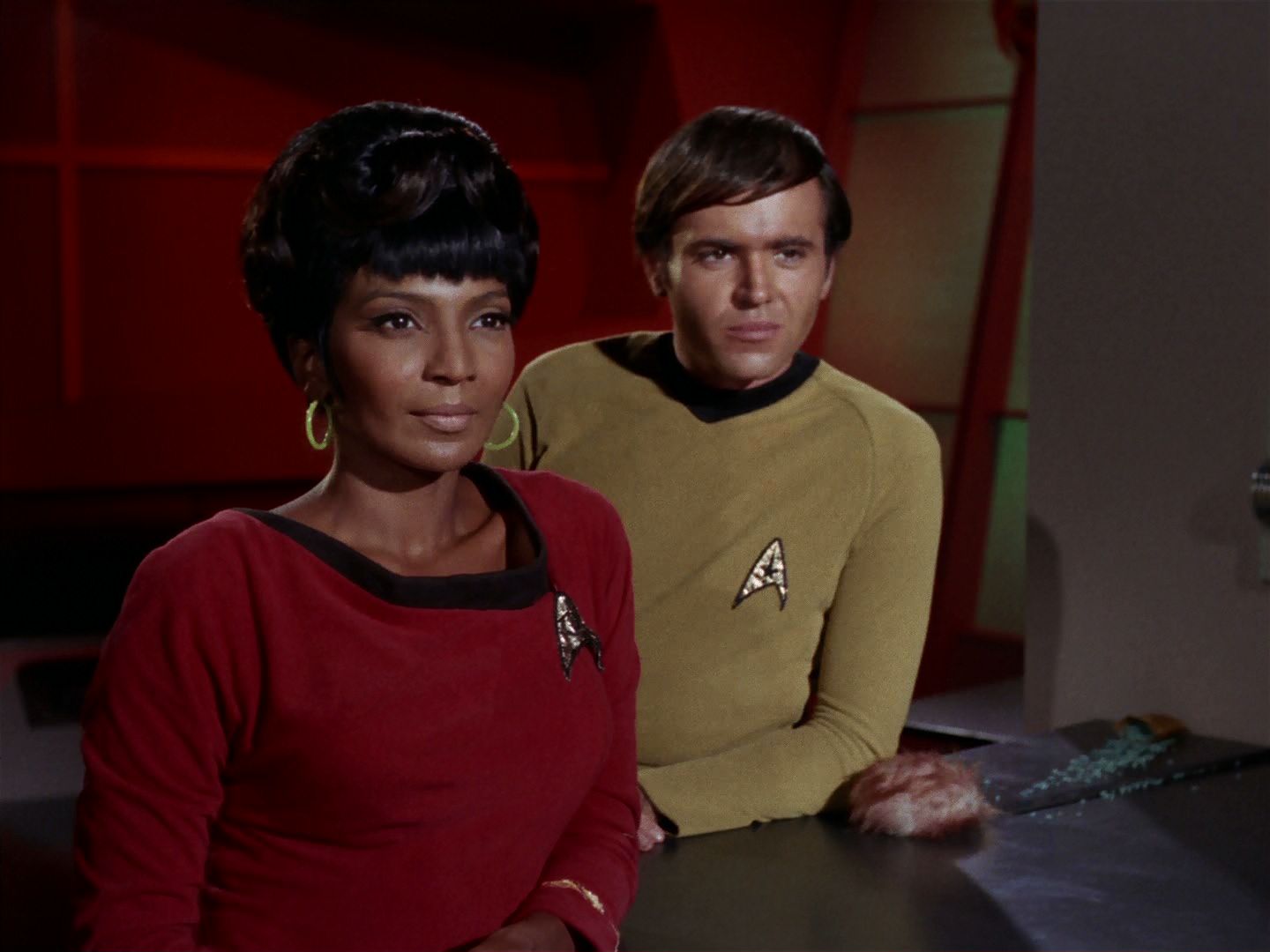 ariane179254_StarTrek_2x15_TheTroubleWithTribbles_0307.jpg