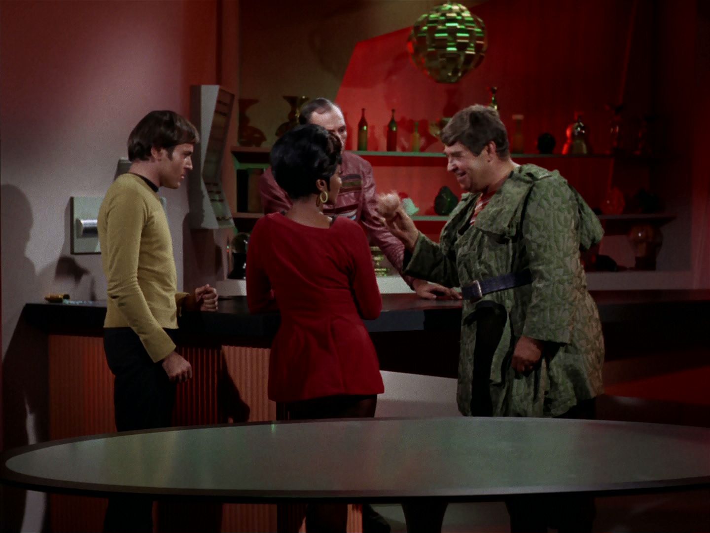 ariane179254_StarTrek_2x15_TheTroubleWithTribbles_0320.jpg