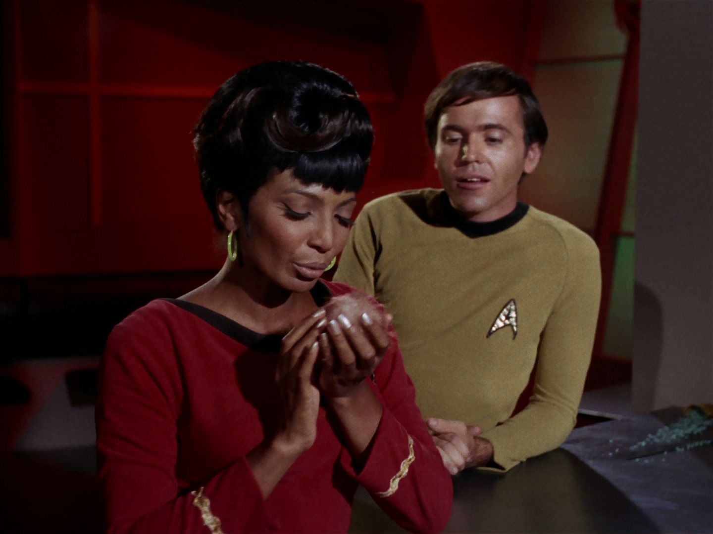 ariane179254_StarTrek_2x15_TheTroubleWithTribbles_0327.jpg