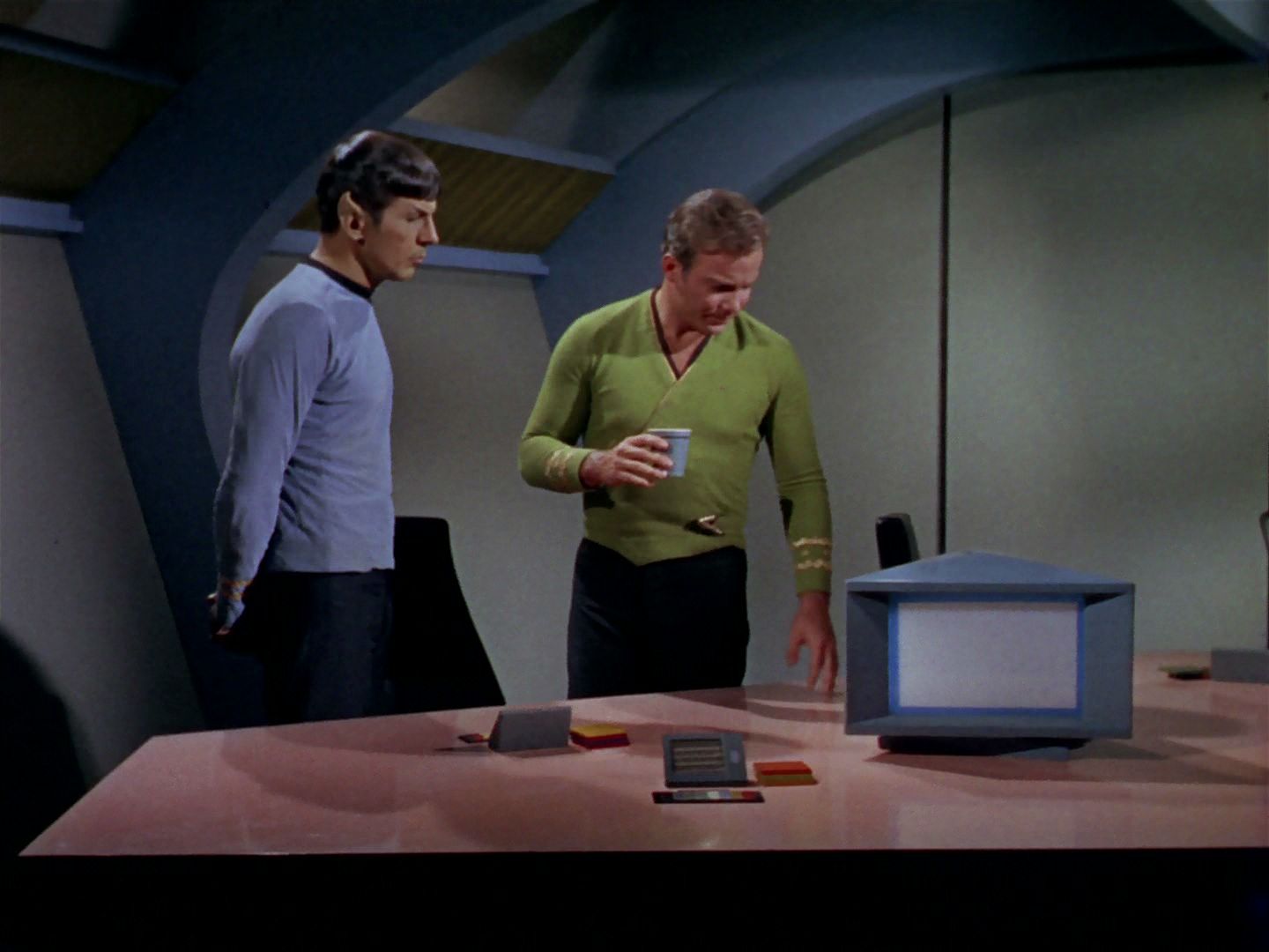 ariane179254_StarTrek_2x15_TheTroubleWithTribbles_0339.jpg