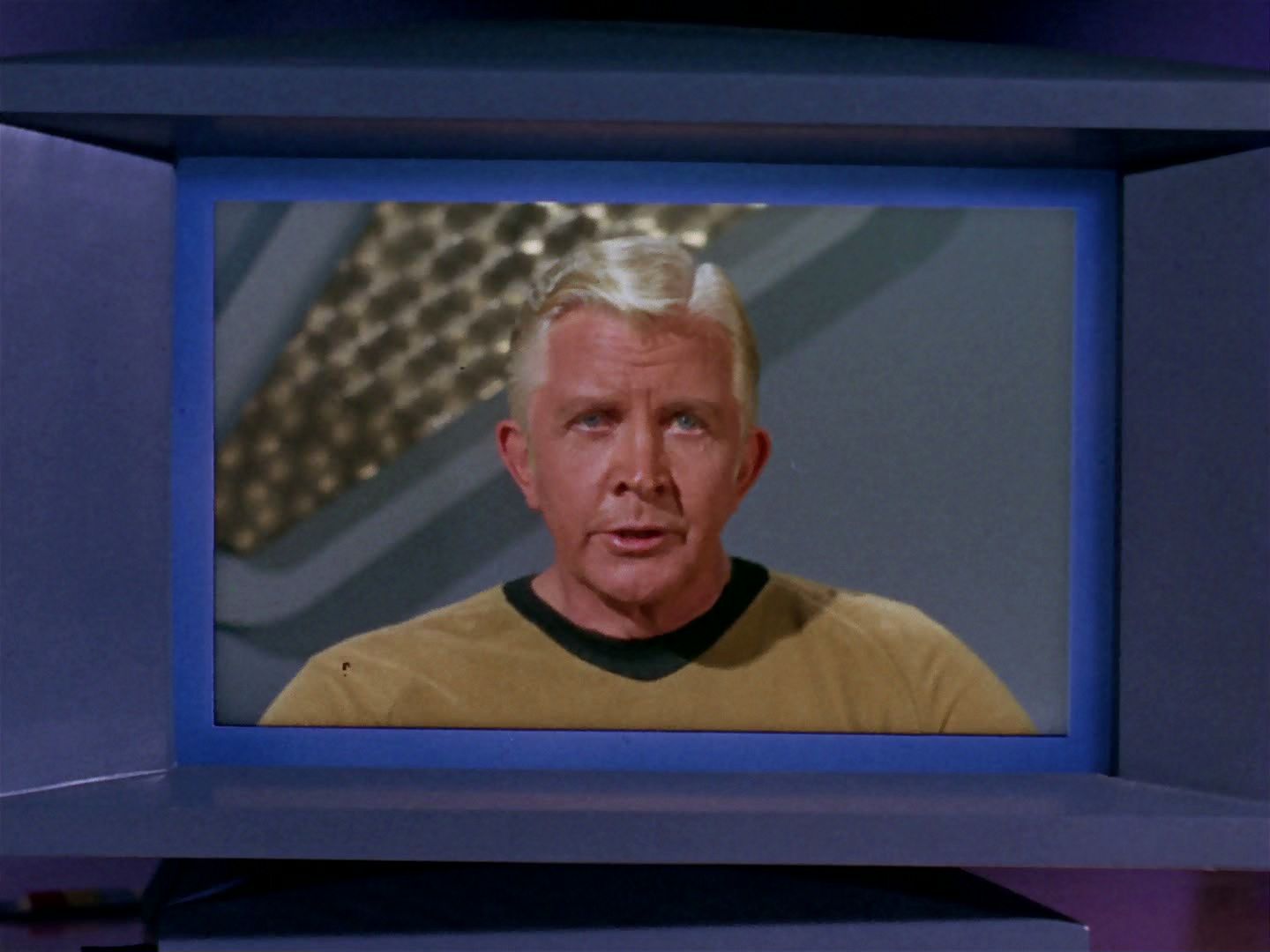 ariane179254_StarTrek_2x15_TheTroubleWithTribbles_0342.jpg