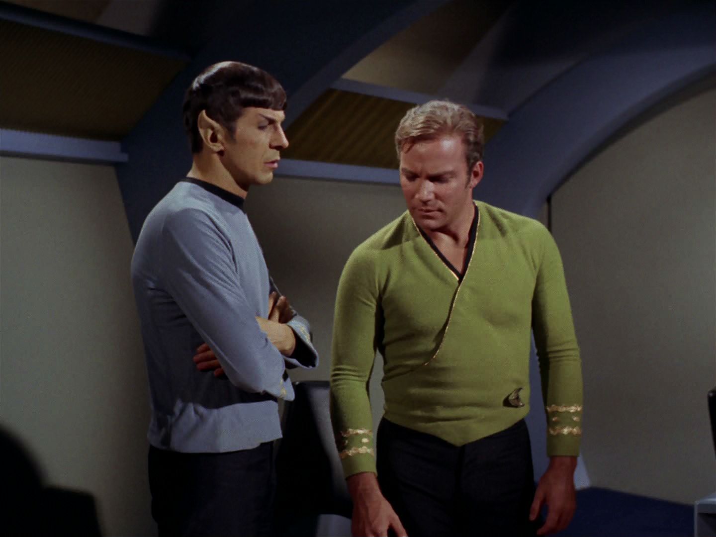 ariane179254_StarTrek_2x15_TheTroubleWithTribbles_0360.jpg