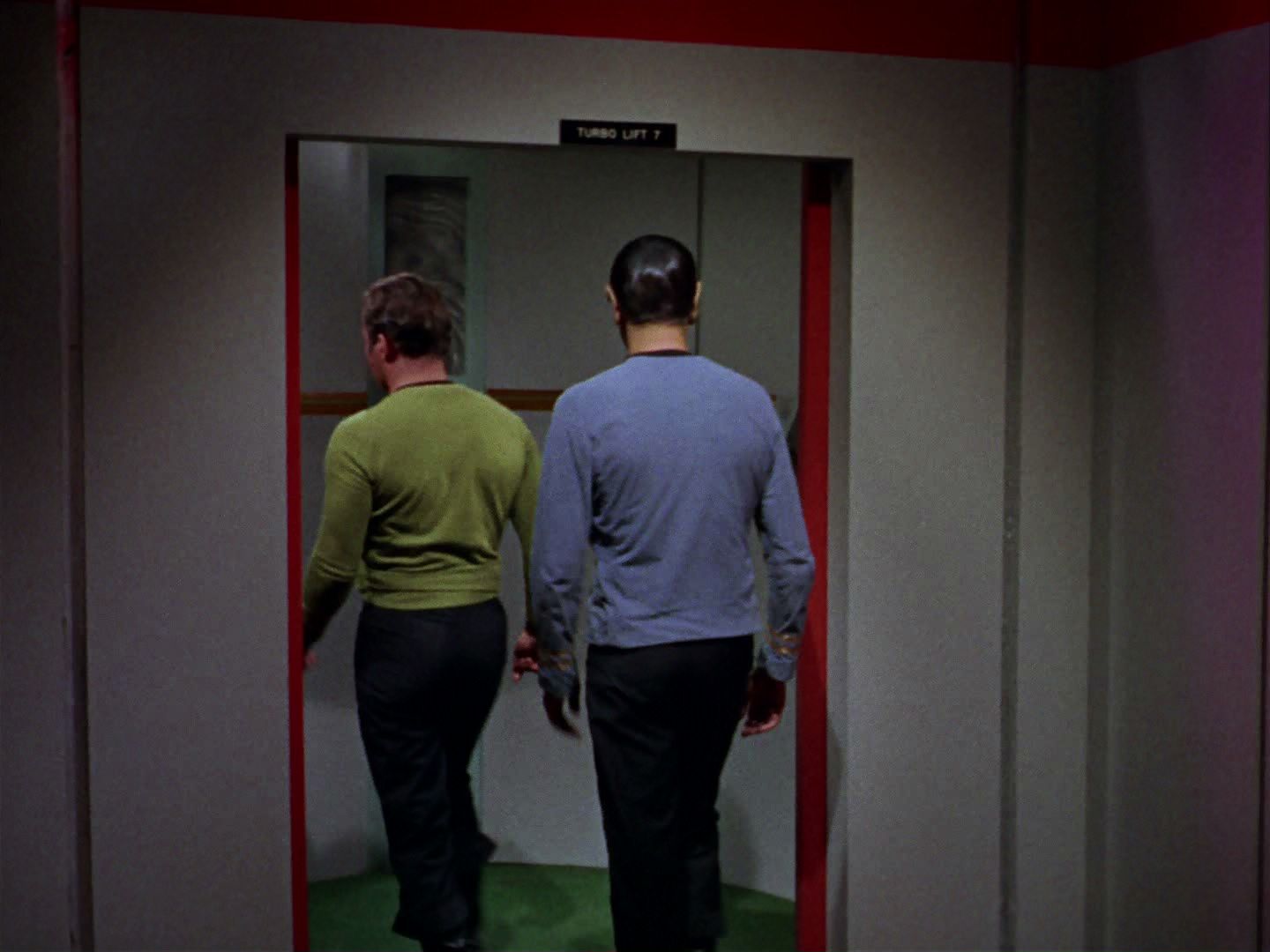 ariane179254_StarTrek_2x15_TheTroubleWithTribbles_0364.jpg