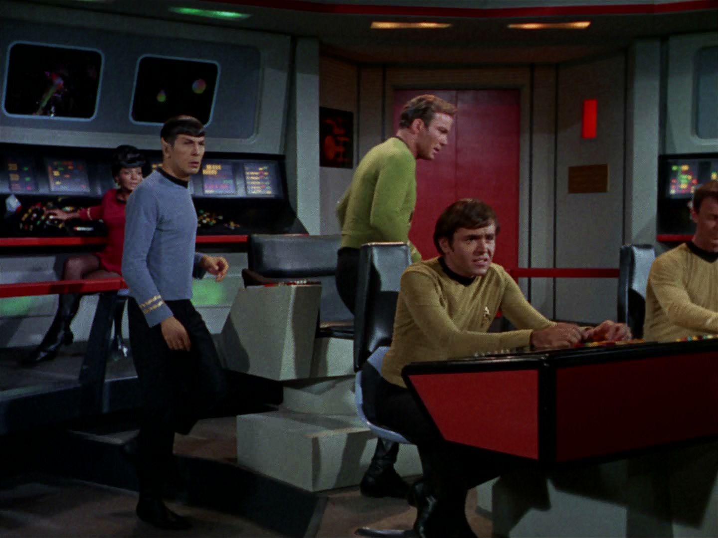 ariane179254_StarTrek_2x15_TheTroubleWithTribbles_0366.jpg