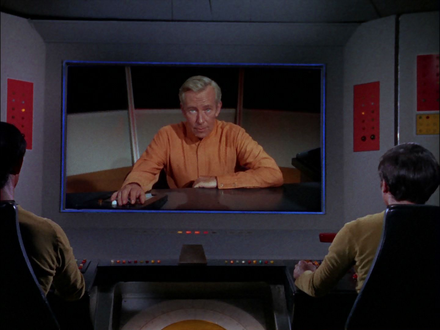 ariane179254_StarTrek_2x15_TheTroubleWithTribbles_0369.jpg